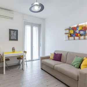 Piazza De Angeli M1 Comfortable Flat With Balcony , Milano Italia